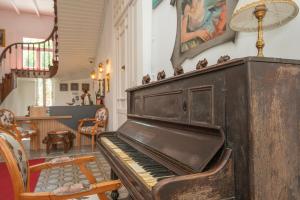 Kensington Princes Island Historical Mansion