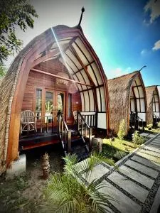 Damai Bungalows - Labuberu