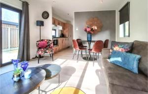 2 Bedroom Cozy Home In Heinkenszand