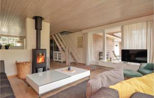 Three-Bedroom Holiday Home In Blavand