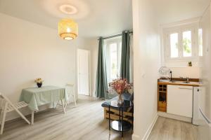 Appartements Appartement au centre ville avec mini jardin charmante : photos des chambres