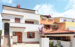 2 Bedroom Lovely Apartment In Pula