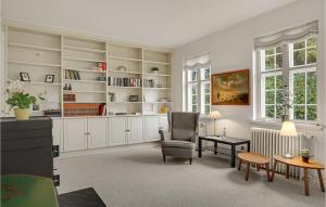 Stunning Home In Kværndrup With Wifi