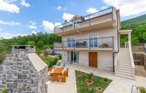 Amazing Home In Vrlika With Wifi - Umljanović