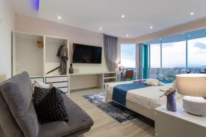 Villa Beyond-Namaste 16 Bedroom Fully Staffed Seaview Villa