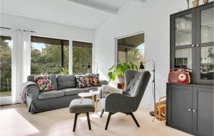 Cozy Home In Dronningmølle With Kitchen