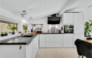 Cozy Home In Dronningmølle With Kitchen
