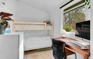 Cozy Home In Dronningmølle With Kitchen