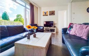 4 Bedroom Cozy Home In Heinkenszand