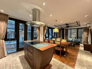 3 Bedrooms Apartment