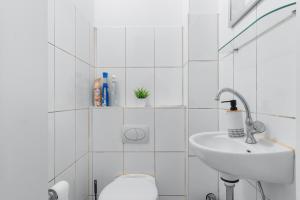 Tolles Design, hochwertig, Vollausstattung, 3 Zimmer, großes Bad & Gäste-WC, große Küche, 3 x Smart TV, 11 min zum Hbf Duisburg