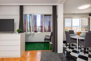 Apollo Apartment