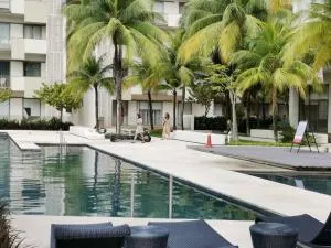 By The Sea Beach Front and Seaview Apartment - 亚依淡