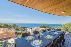 Atemberaubende Villa mit Whirlpool, beheiztem Pool und Meerblick in Aucanada