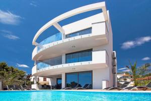 Ferienvilla Sunrise mit Pool in Premantura 