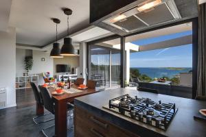 Ferienvilla Sunrise mit Pool in Premantura - Ubytování bez kategorie ve městě Premantura