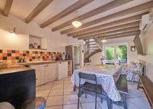 Maisons de vacances Gite de charme entre campagne et montagne : photos des chambres