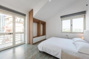 Lucas Lake View Penthouse