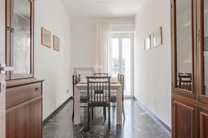 H11 CASA DEL SOLE Parcheggio - Vista mare