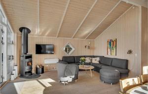 2 Bedroom Gorgeous Home In Føllenslev