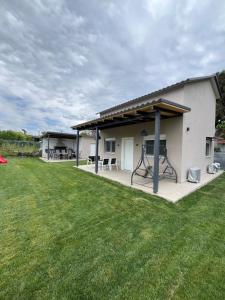 Κ & Μ House by the sea