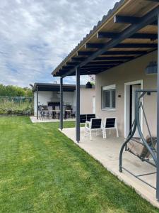 Κ & Μ House by the sea