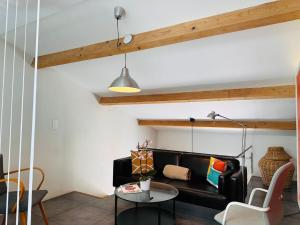 Studio avec loggia, piscine et parking