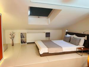 Studio avec loggia, piscine et parking