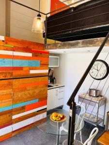 Studio avec loggia, piscine et parking