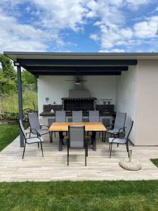 Κ & Μ House by the sea