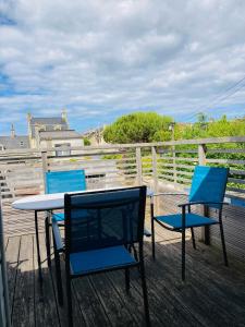 Appartements Joli F2 avec terrasse 150m plage : photos des chambres