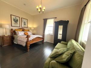 The Little Tuscan Villa!