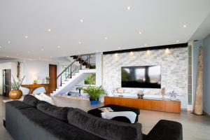 Villa Beyond 9 Bedrooms Seaview - Full Services