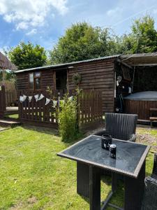 Four seasons Shepard hut with wood fuel hot tub Country retreat wood can be supplied for extra