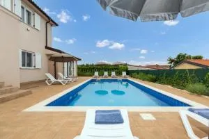 Villa Buroli with Pool, Sauna and Jacuzzi - Buroli