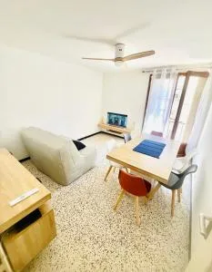 Au Pied Des Remparts - Barbentane