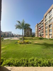 شقة مفروشة مميزه بكمباوند دار مصر