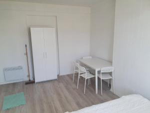 central studio for 2