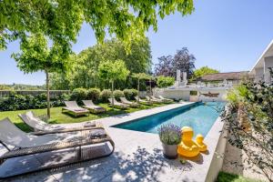 B&B / Chambres d'hotes Le Pavillon M, Piscine et Spa au pied du chateau, Petit-Dejeuner inclus, Parking prive : photos des chambres