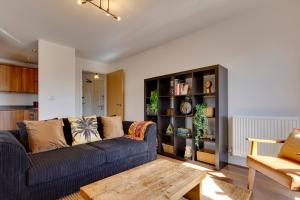 Pass the Keys Spacious and Modern Flat with own Car Park