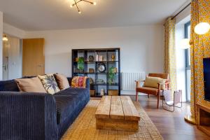 Pass the Keys Spacious and Modern Flat with own Car Park