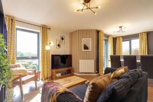 Pass the Keys Spacious and Modern Flat with own Car Park