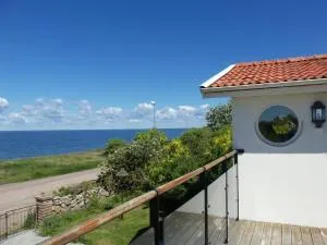 Freistehende Strandvilla mit großem Balkon - Sandviken