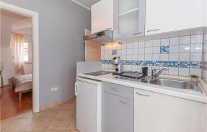 1 Bedroom Lovely Apartment In Vodice 