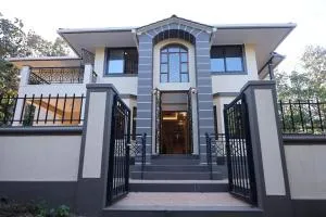 2-3 BHK Palatial Convertible Independent Villa 12 min Drive To Varca Beach - Molem