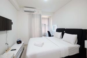 Simply Look Studio at Transpark Cibubur Apartment By Travelio