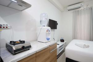 Simply Look Studio at Transpark Cibubur Apartment By Travelio