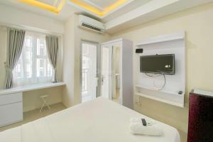 Minimalist and Cozy Studio Transpark Juanda Bekasi Timur Apartment By Travelio