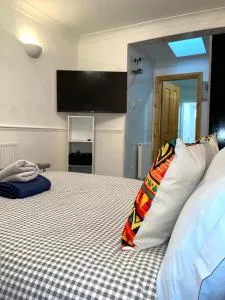 12 Penn Gardens - Apart 3 - Friern Barnet