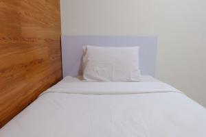 Modern Look 2BR at Apartment Parahyangan Residence By Travelio